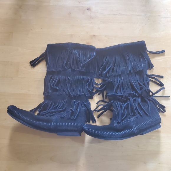 Minnetonka Black Suede Fringe Moccasin Boots SZ 7 - Picture 4 of 8